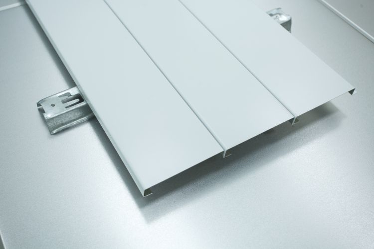 Strip ceiling with Butt Joint